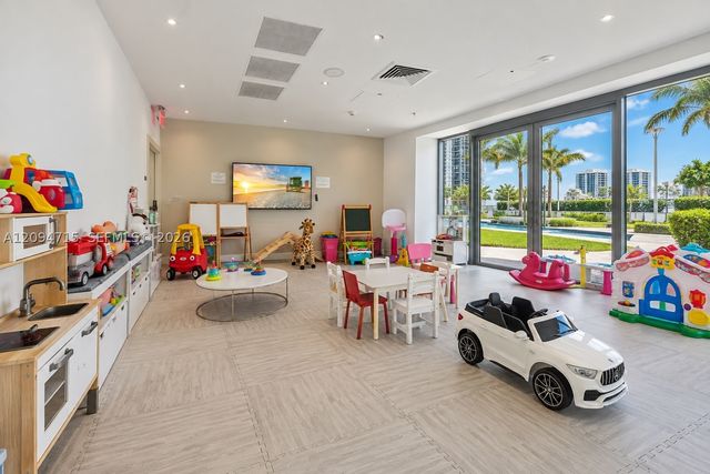 601 NE 36th St 1612, Miami, FL 33137