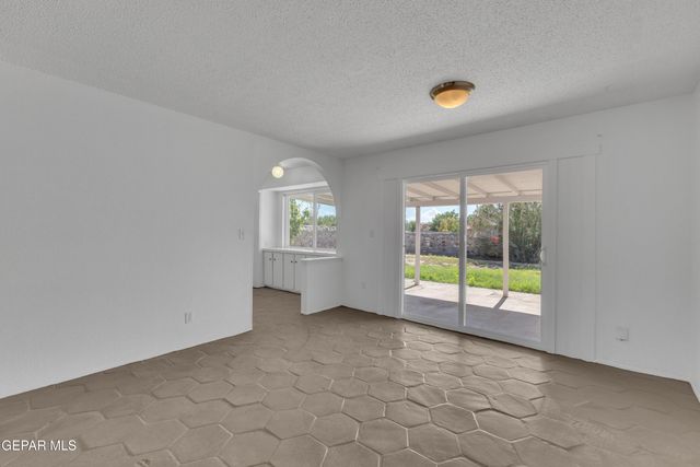 4609 Skylark Way, El Paso, TX 79922