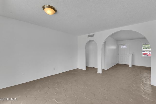 4609 Skylark Way, El Paso, TX 79922