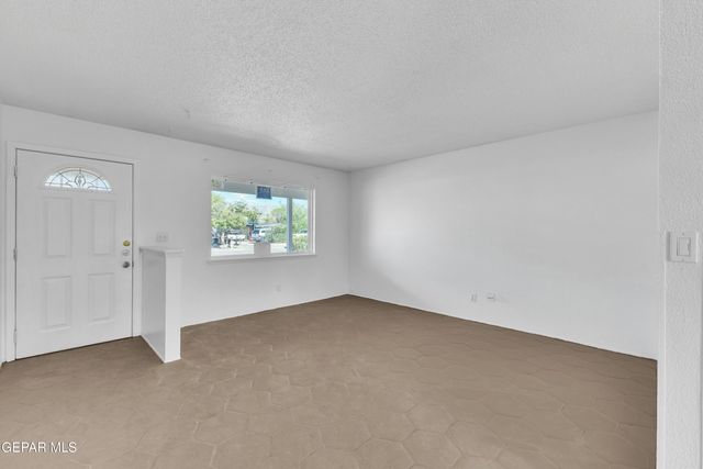 4609 Skylark Way, El Paso, TX 79922