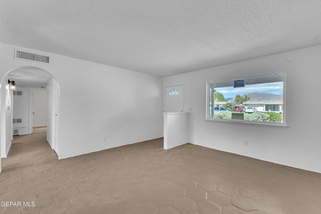 4609 Skylark Way, El Paso, TX 79922