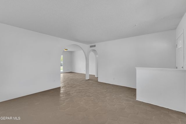 4609 Skylark Way, El Paso, TX 79922