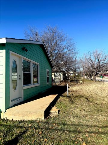238 S 8th Street, Jacksboro, TX 76458
