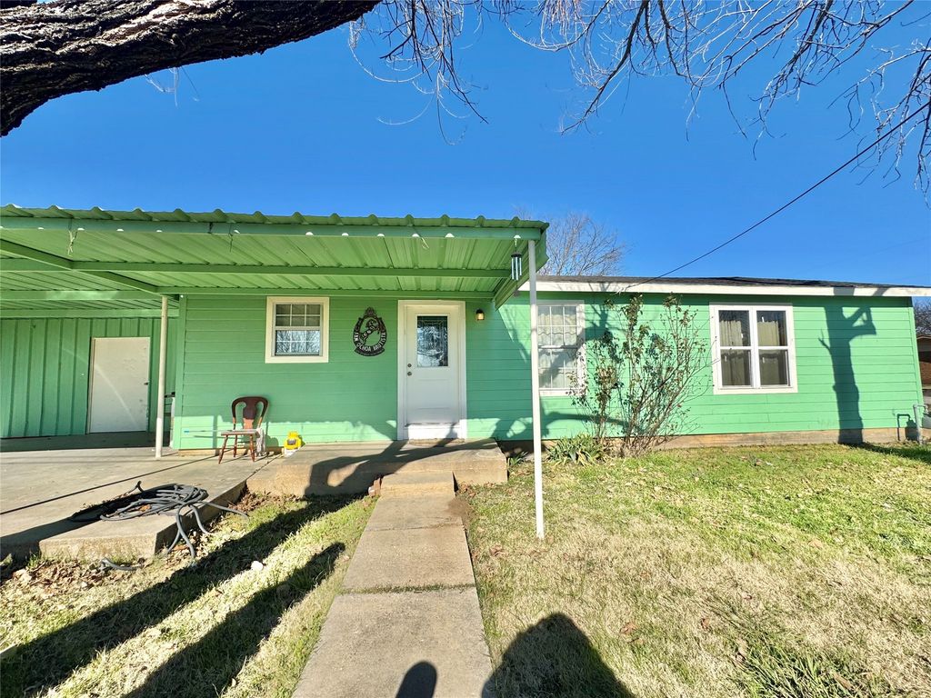 238 S 8th Street, Jacksboro, TX 76458