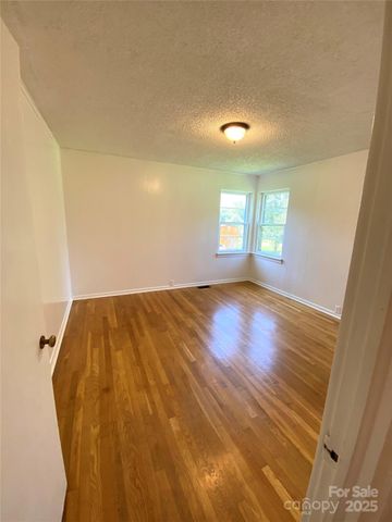 2842 1st Avenue NW, Hickory, NC 28601