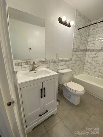 2842 1st Avenue NW, Hickory, NC 28601