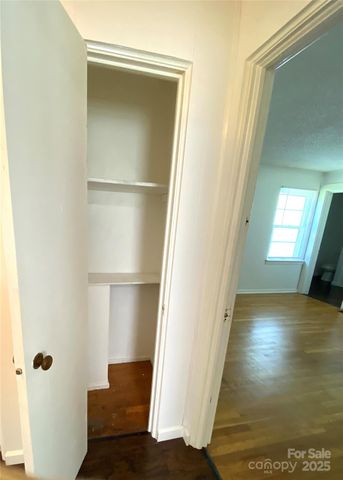 2842 1st Avenue NW, Hickory, NC 28601