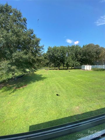 2842 1st Avenue NW, Hickory, NC 28601