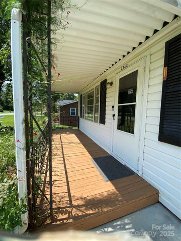 2842 1st Avenue NW, Hickory, NC 28601