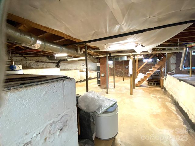 2842 1st Avenue NW, Hickory, NC 28601
