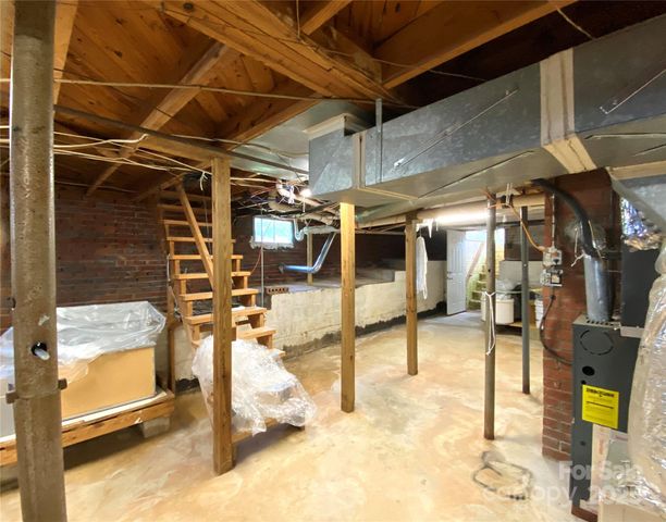 2842 1st Avenue NW, Hickory, NC 28601