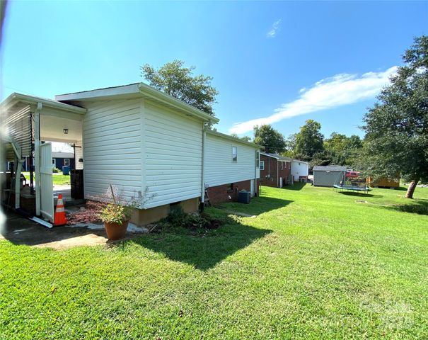 2842 1st Avenue NW, Hickory, NC 28601