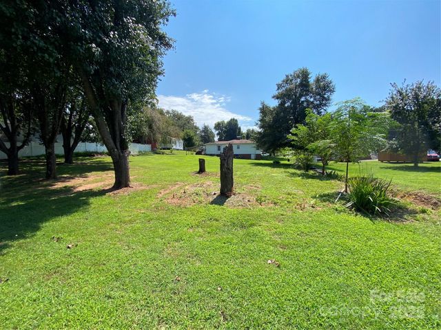 2842 1st Avenue NW, Hickory, NC 28601