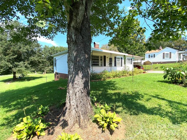 2842 1st Avenue NW, Hickory, NC 28601