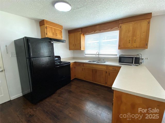 2842 1st Avenue NW, Hickory, NC 28601