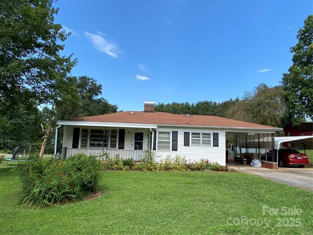 2842 1st Avenue NW, Hickory, NC 28601