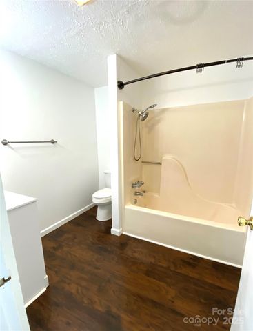 2842 1st Avenue NW, Hickory, NC 28601