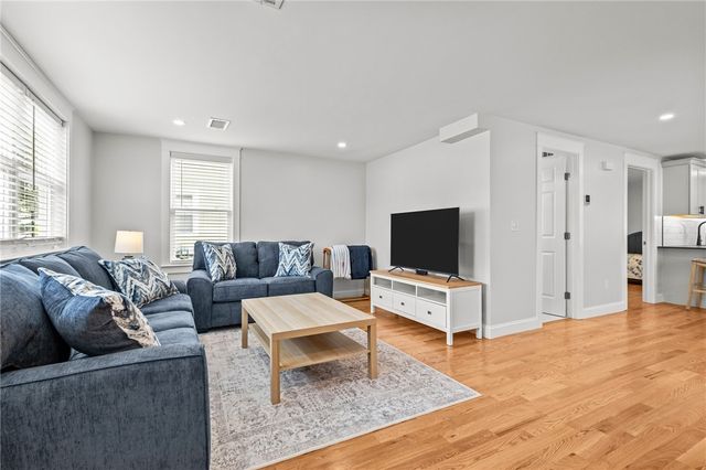 484 Thames Street, Bristol, RI 02809