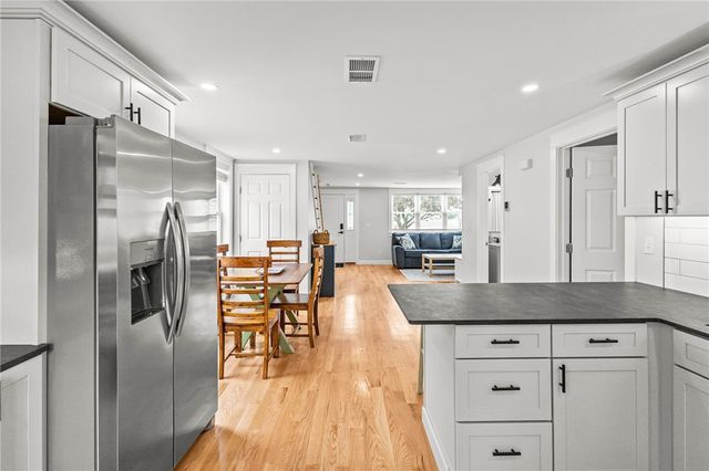 484 Thames Street, Bristol, RI 02809