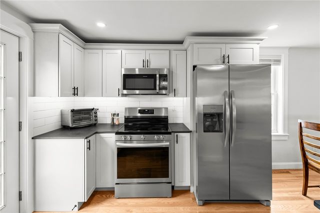 484 Thames Street, Bristol, RI 02809