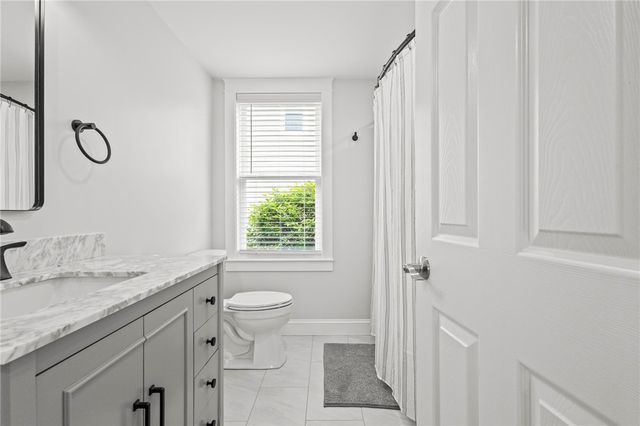 484 Thames Street, Bristol, RI 02809