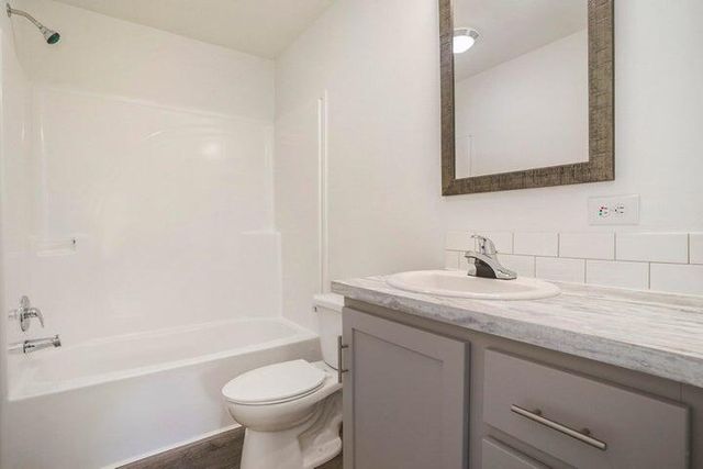 1283 E Ellis Road 13, Norton Shores, MI 49441