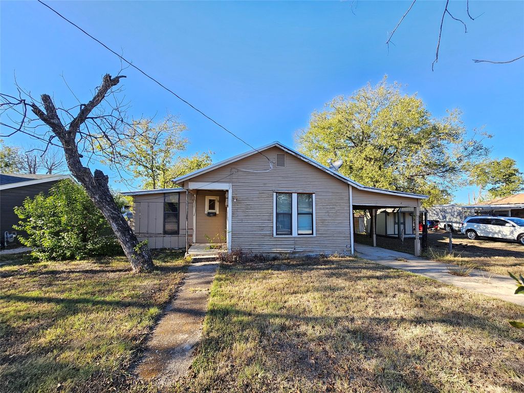 1507 Avenue J, Brownwood, TX 76801