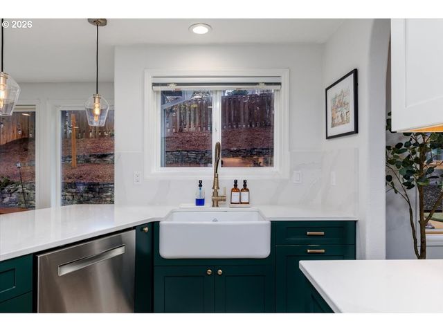 14325 Sw SPANIEL Ct, Beaverton, OR 97008