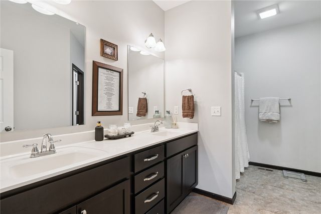 223 Windflower, Solon, IA 52333