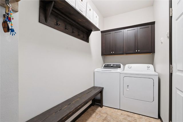 223 Windflower, Solon, IA 52333