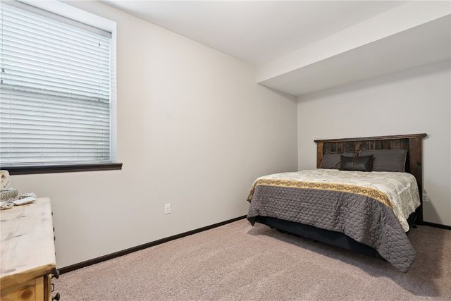 223 Windflower, Solon, IA 52333