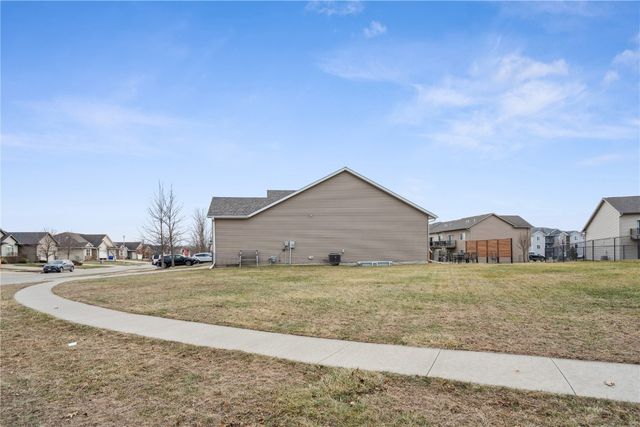 223 Windflower, Solon, IA 52333