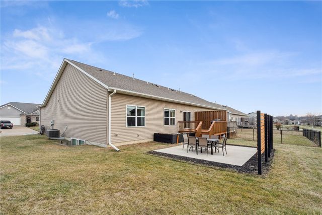 223 Windflower, Solon, IA 52333