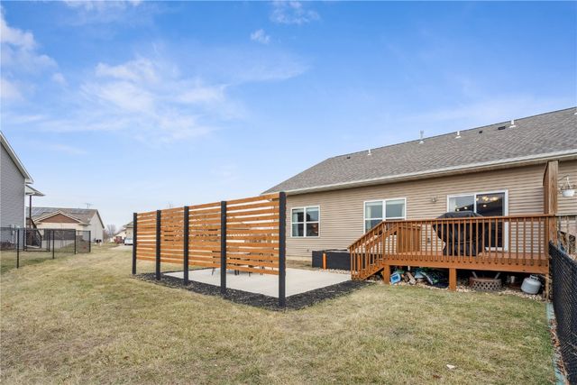 223 Windflower, Solon, IA 52333