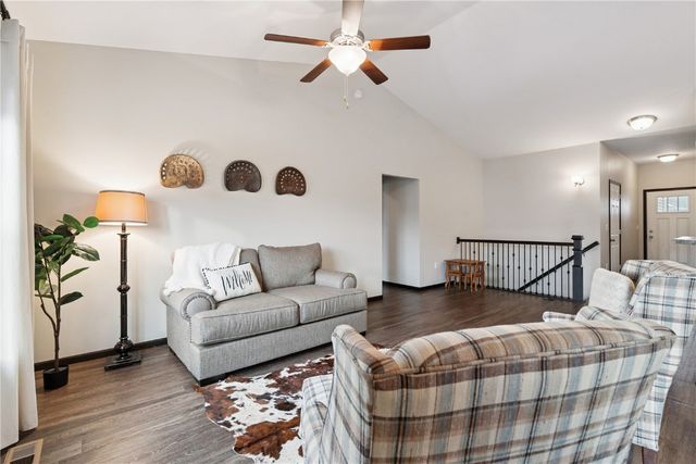 223 Windflower, Solon, IA 52333