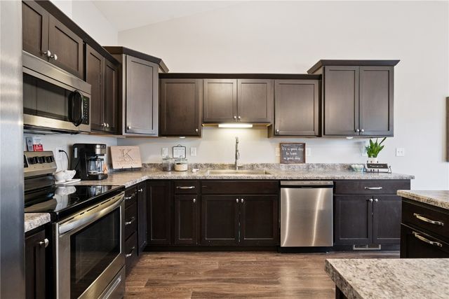 223 Windflower, Solon, IA 52333