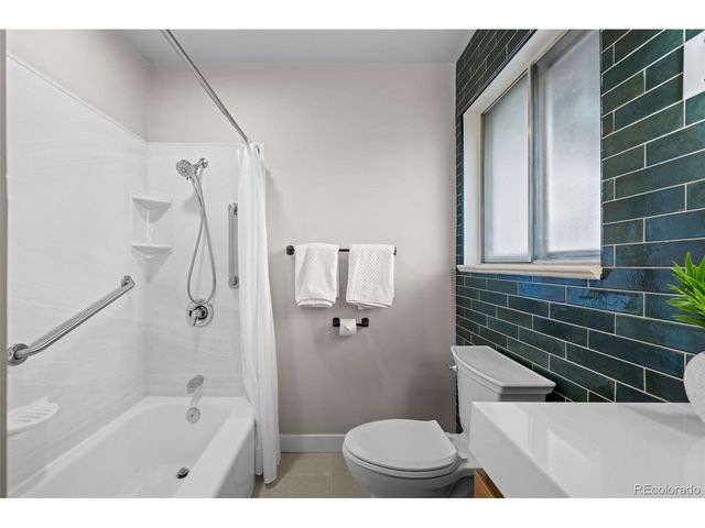 442 Titan Ct, Aurora, CO 80011