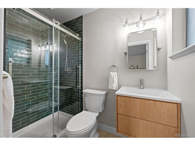 442 Titan Ct, Aurora, CO 80011