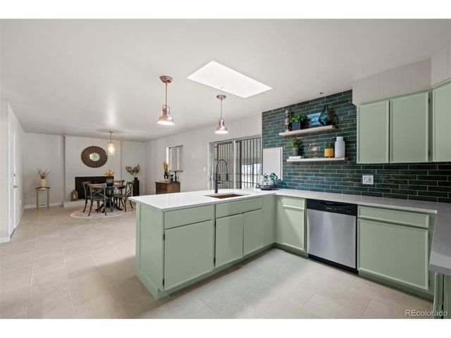 442 Titan Ct, Aurora, CO 80011
