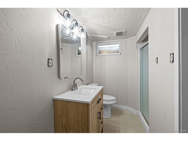 442 Titan Ct, Aurora, CO 80011