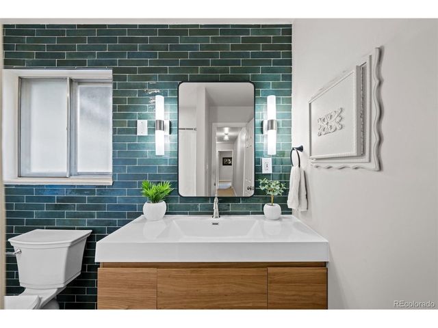 442 Titan Ct, Aurora, CO 80011