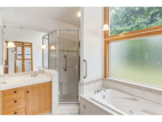 716 WOODARD Ave, Castle Rock, WA 98611