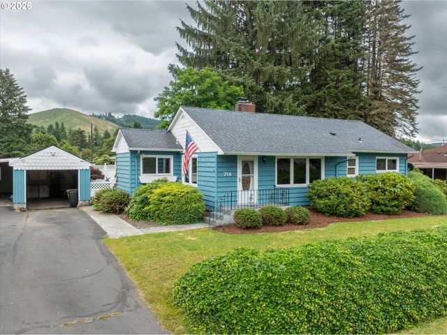 716 WOODARD Ave, Castle Rock, WA 98611