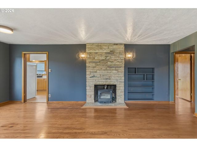 716 WOODARD Ave, Castle Rock, WA 98611