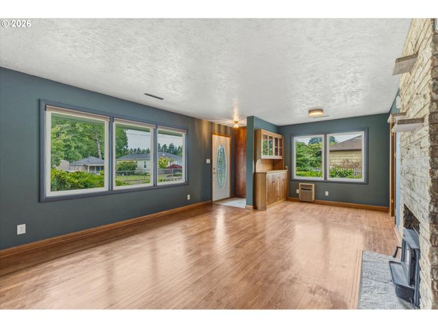 716 WOODARD Ave, Castle Rock, WA 98611