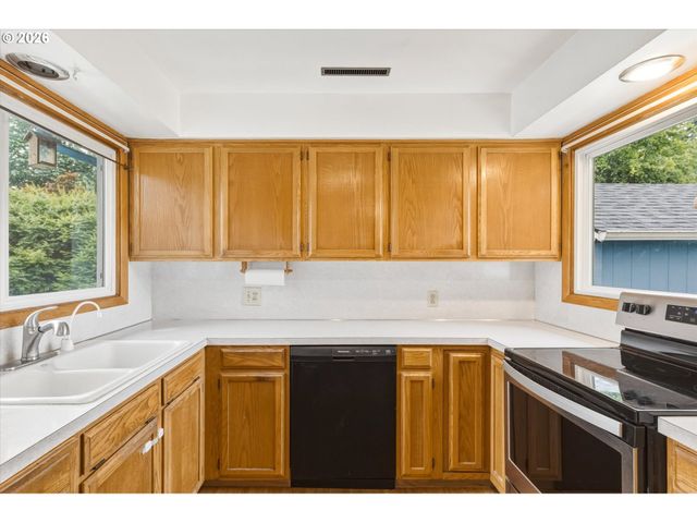 716 WOODARD Ave, Castle Rock, WA 98611