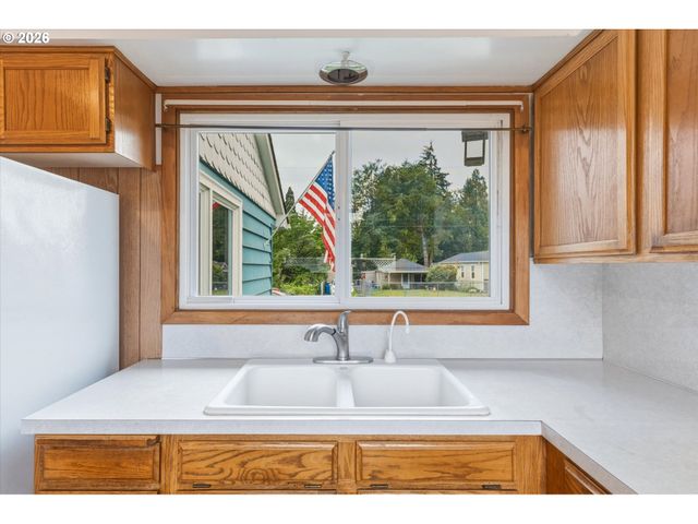 716 WOODARD Ave, Castle Rock, WA 98611
