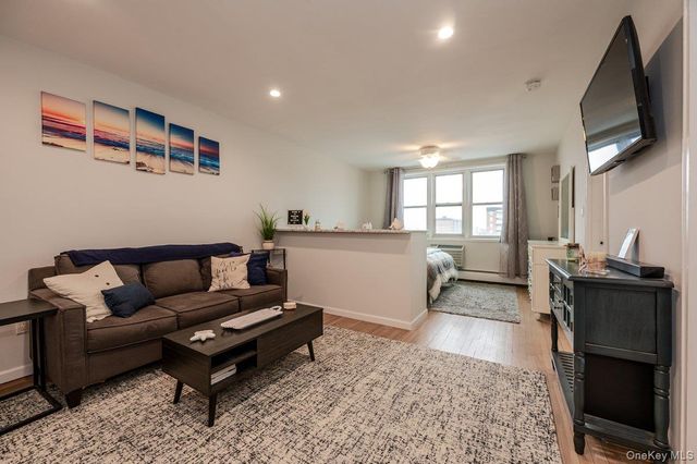 210 E Broadway 4D, Long Beach, NY 11561
