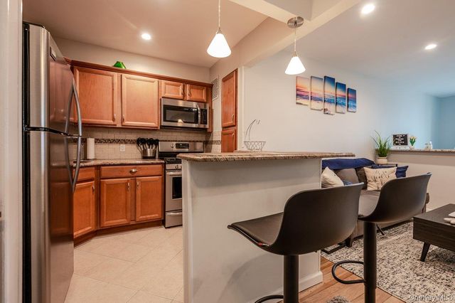 210 E Broadway 4D, Long Beach, NY 11561