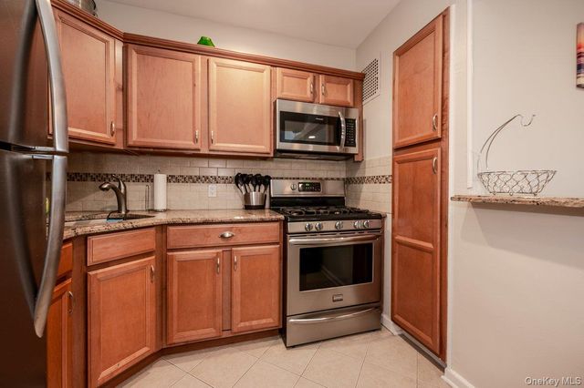 210 E Broadway 4D, Long Beach, NY 11561